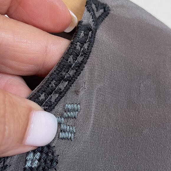 Johnny Was Biya Alka Silk Embroidered Tunic Top Size M Boho Lagenlook Artsy Folk - Picture 8 of 8